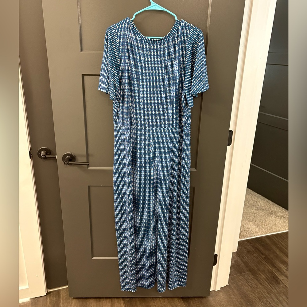Gilli Navy and White Patterned Maxi Dress - Picture 2 of 3
